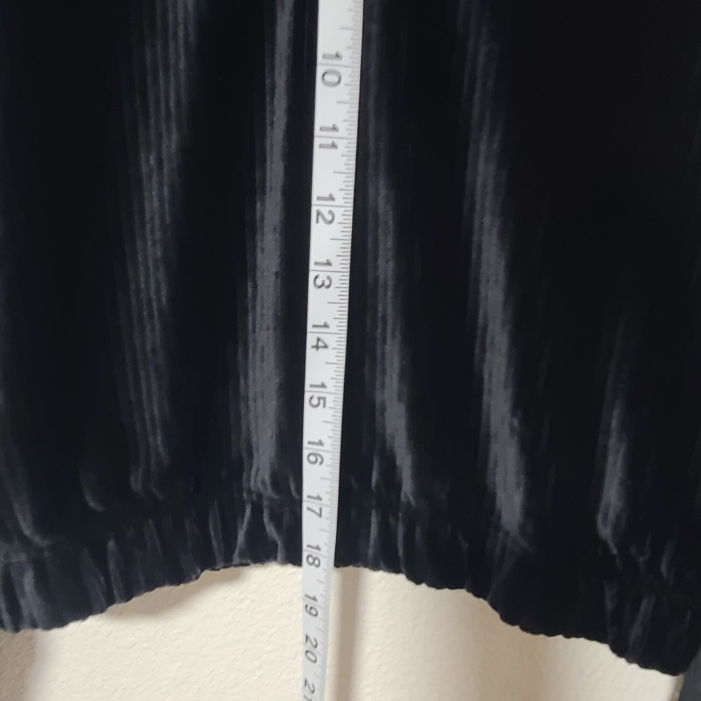 Womens Black Velvet Hoodie Sweatshirt Short Size M - Picture 7 of 8